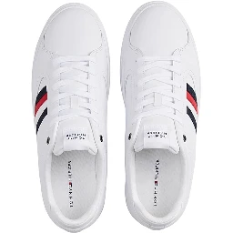 حذاء رياضي أبيض من تومي جينز