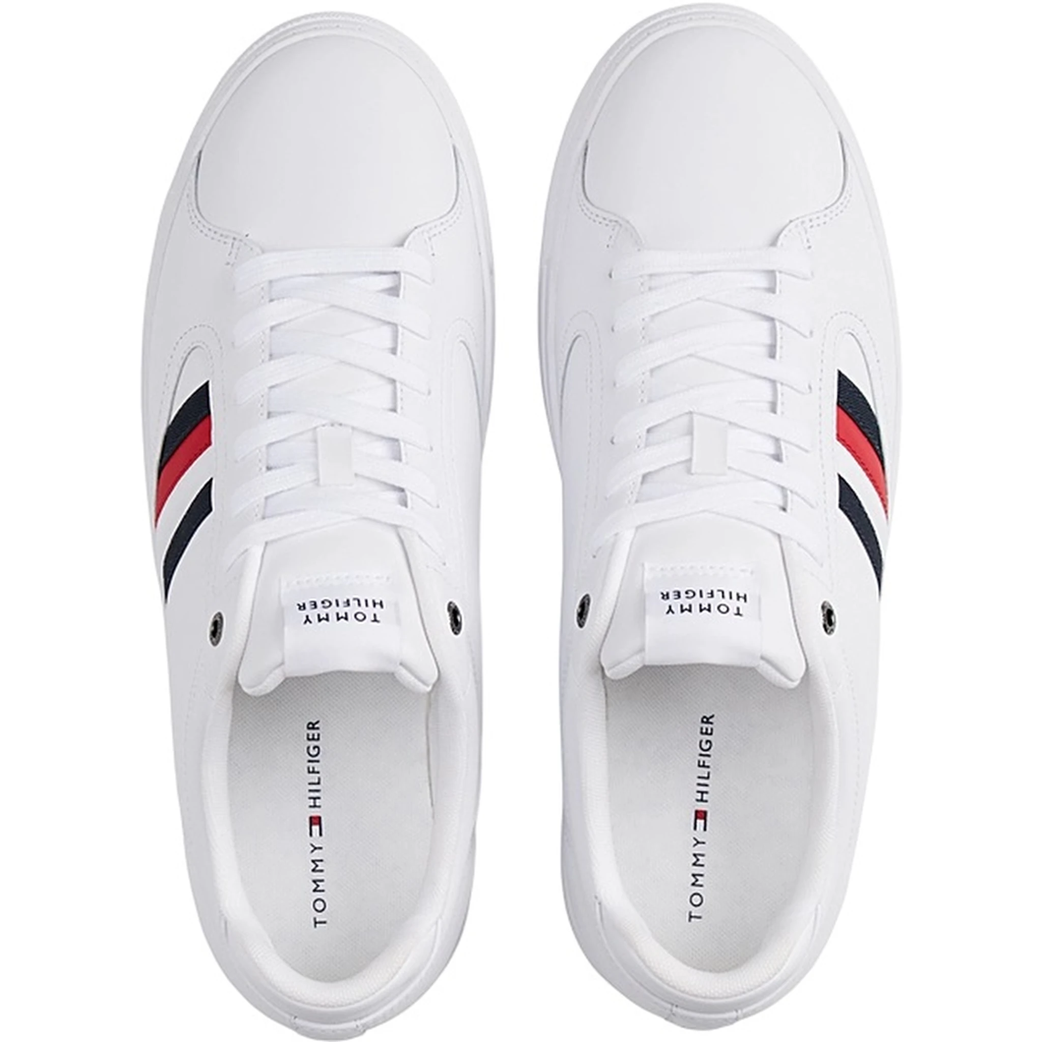 حذاء رياضي أبيض من تومي جينز