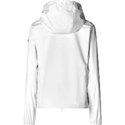 أنقذوا البطة ذات المعاطف البيضاء