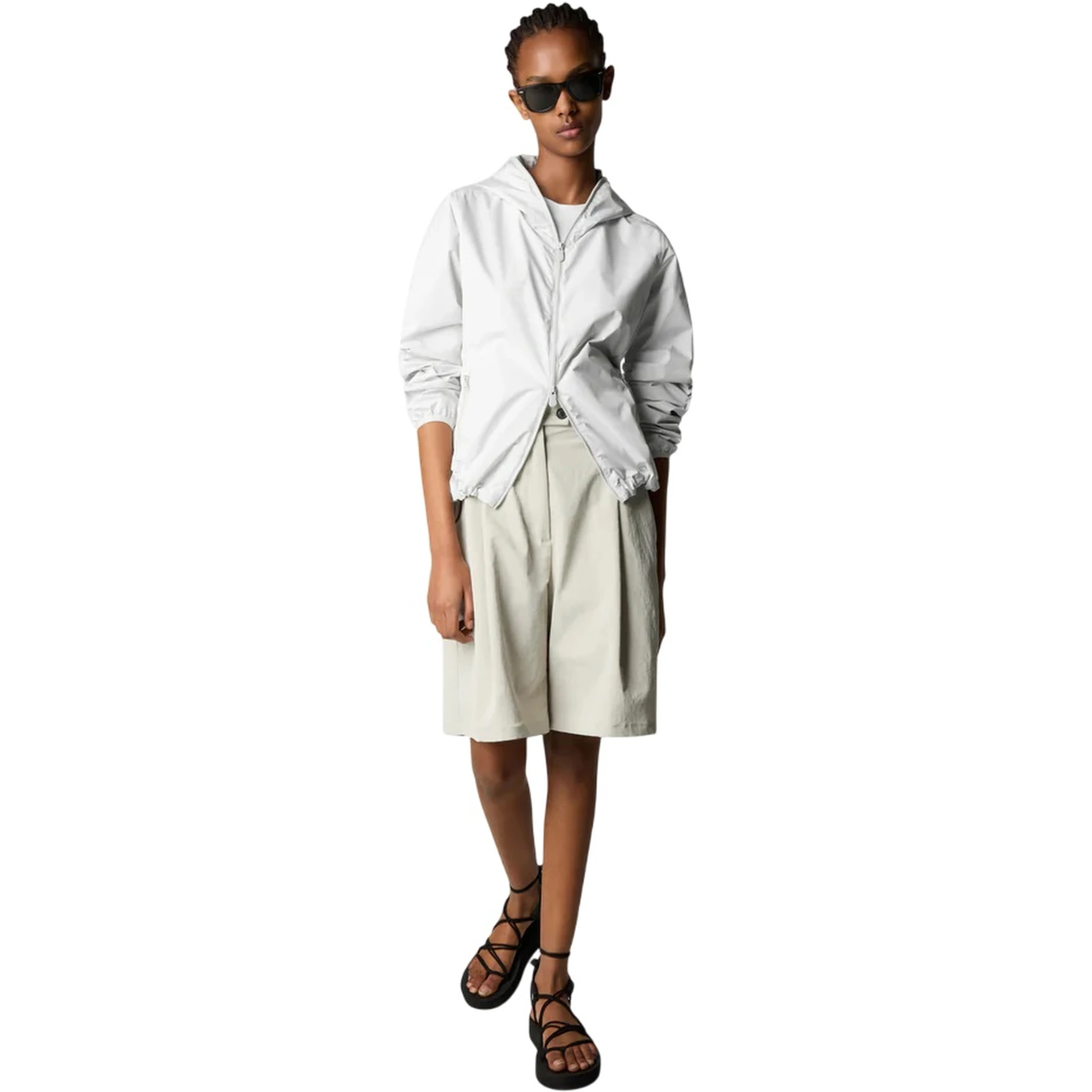 أنقذوا البطة ذات المعاطف البيضاء