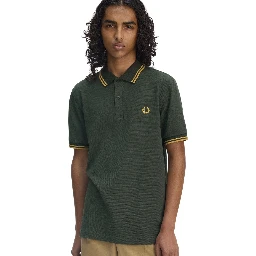 تيشيرتات وبولو من فريد بيري باللون الأخضر