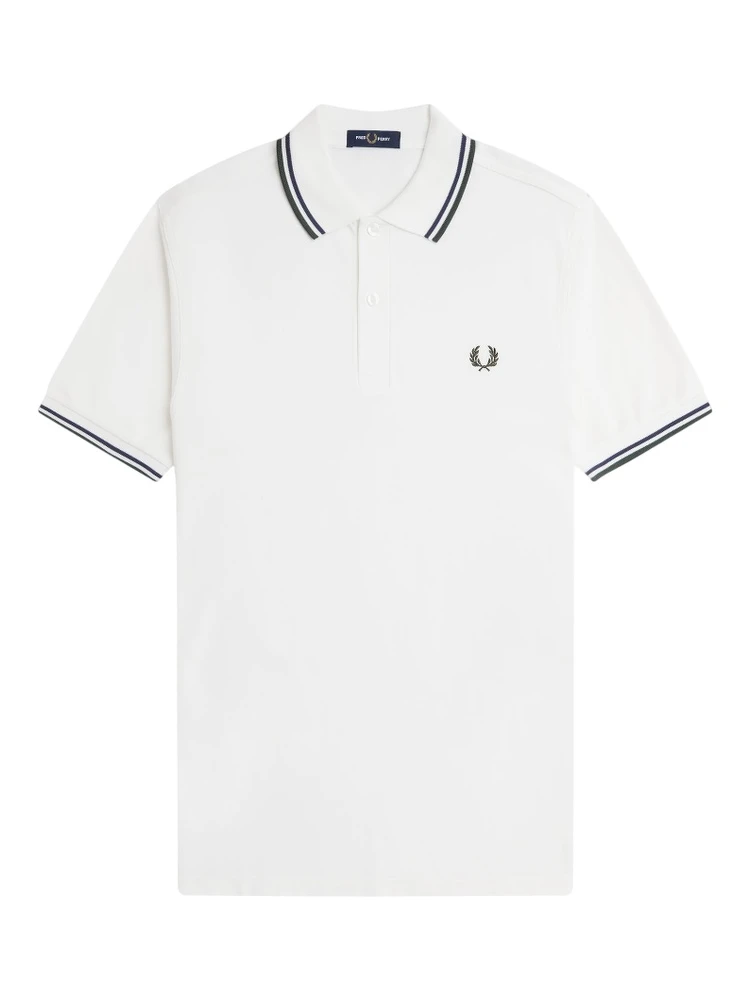 تيشيرتات وبولو بيضاء من فريد بيري