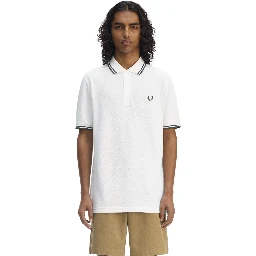 تيشيرتات وبولو بيضاء من فريد بيري