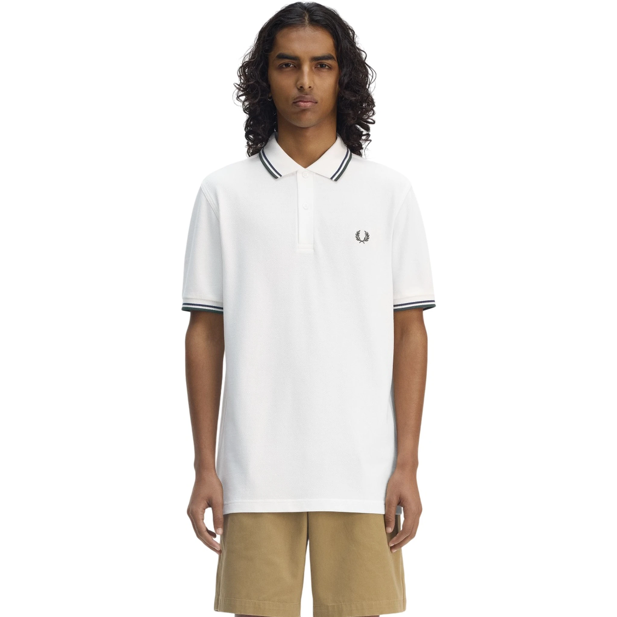 تيشيرتات وبولو بيضاء من فريد بيري