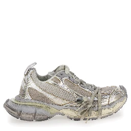 حذاء رياضي نسائي منخفض الرقبة معدني مقاس 3XL بتفاصيل شعار من قماش تقني