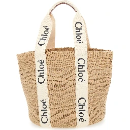 حقيبة تسوق وودي بيج بحزام كتف مزين بشعار، مصنوعة من ألياف طبيعية منسوجة، للنساء