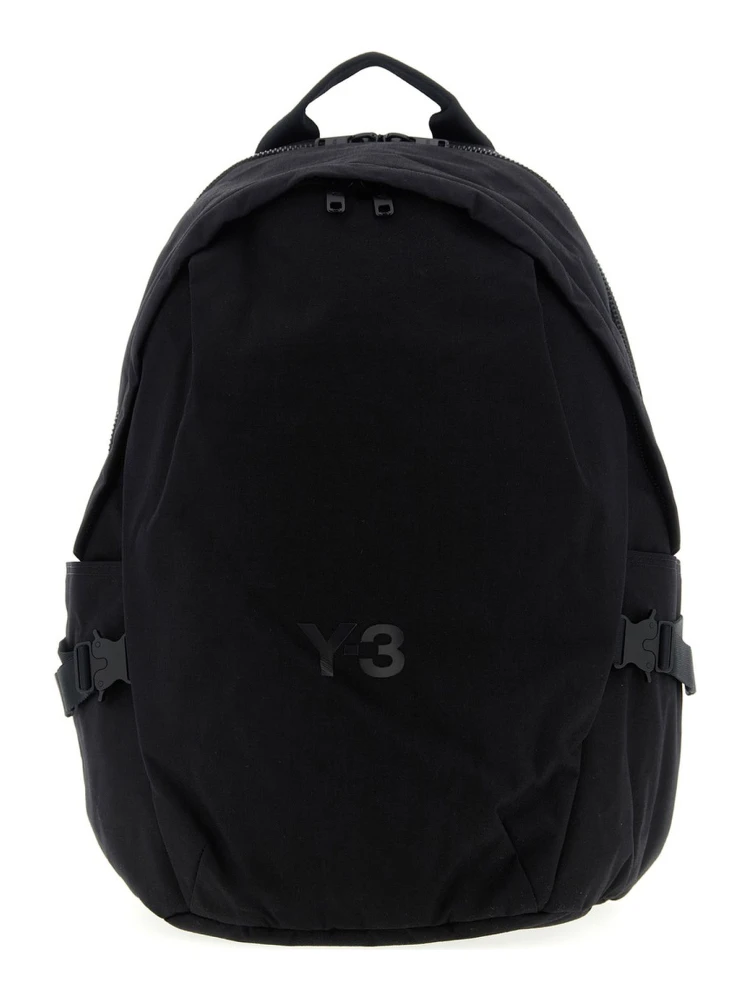 حقيبة ظهر بشعار