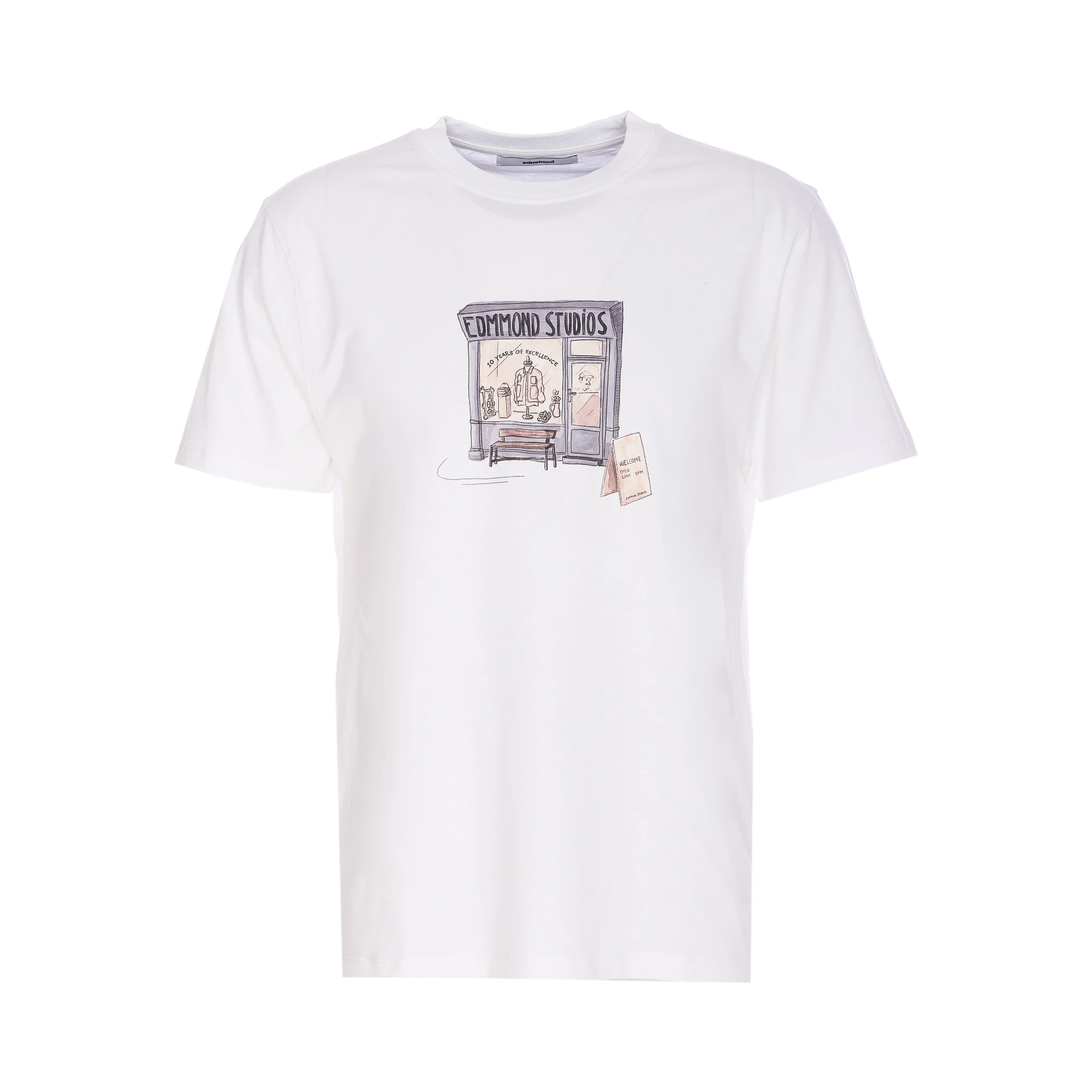 تيشيرتات وبولو بيضاء من إدموند ستوديوز