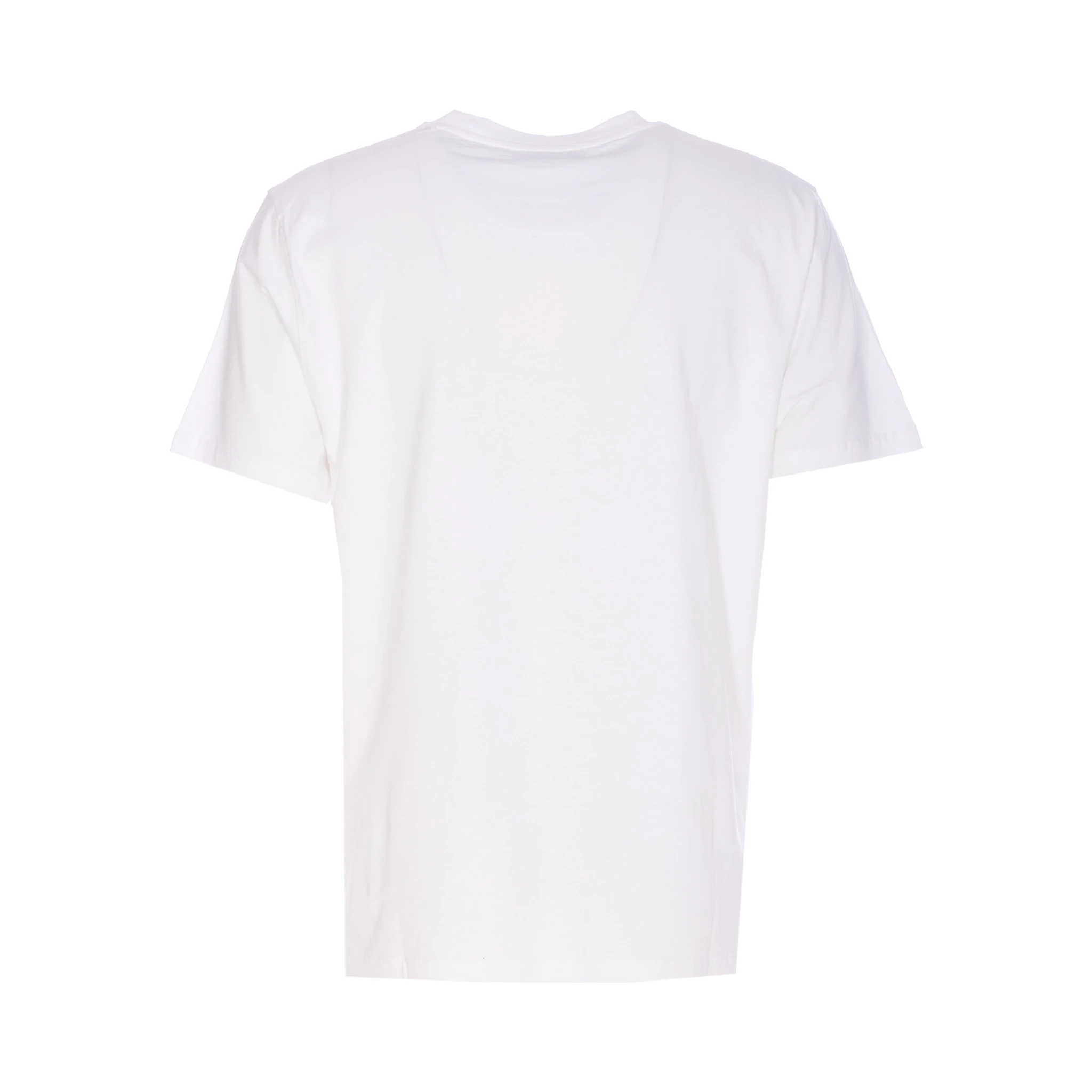 تيشيرتات وبولو بيضاء من إدموند ستوديوز