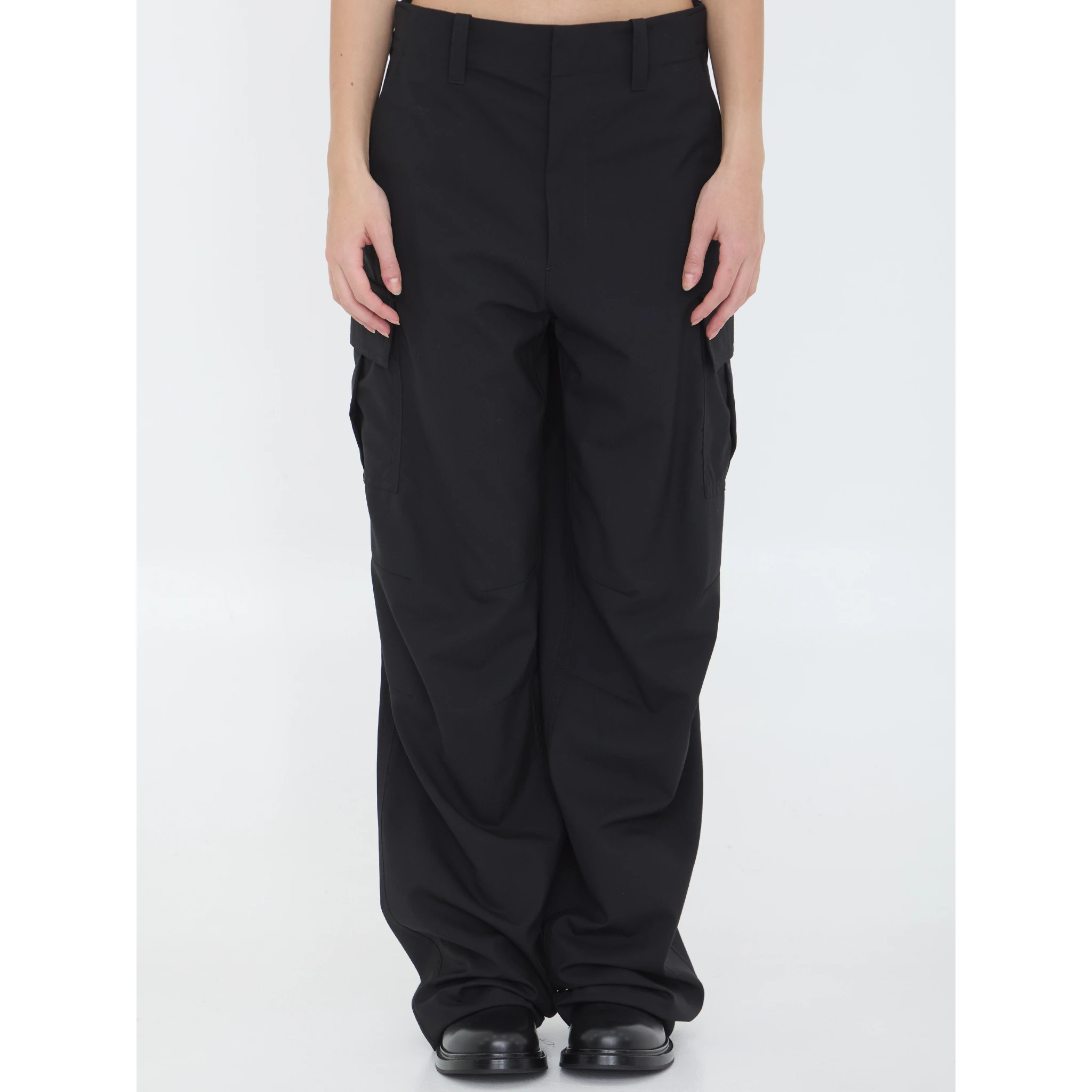 Cargo trousers in lightweight woo