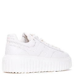 أحذية رياضية بخطوط H