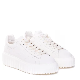 أحذية رياضية بخطوط H