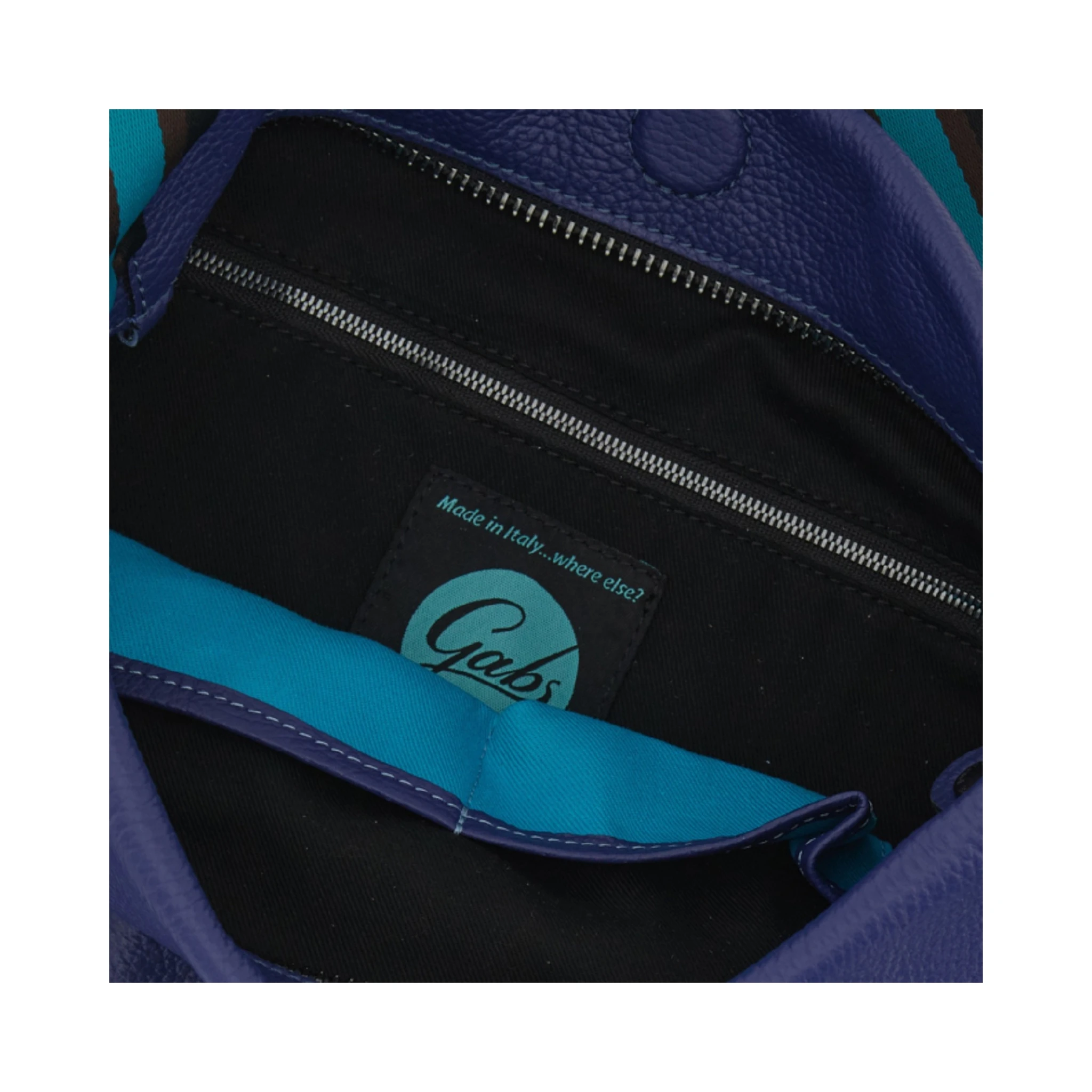 حقائب غابس... زرقاء