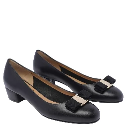 حذاء فيراغامو أسود بكعب