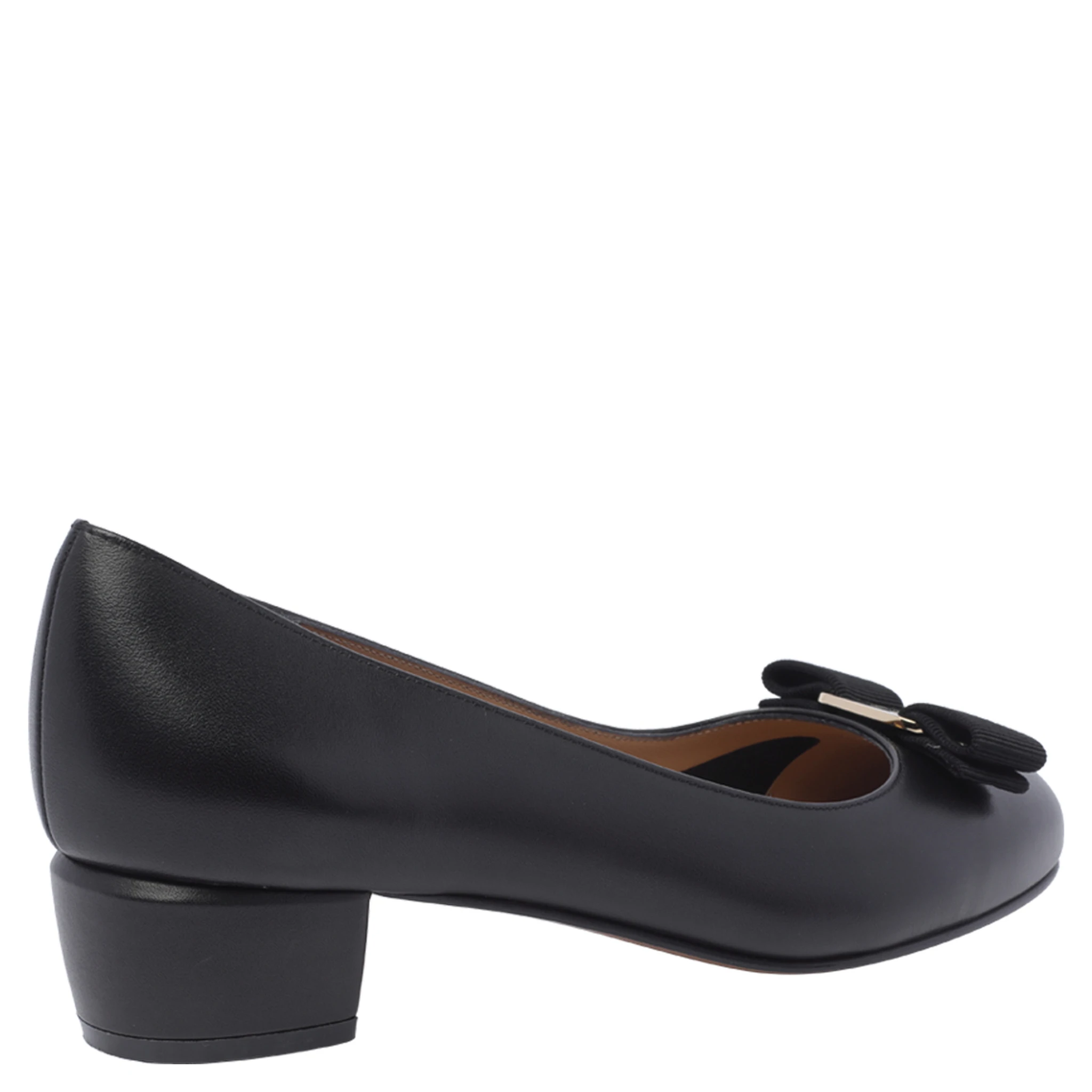 حذاء فيراغامو أسود بكعب