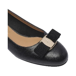 حذاء فيراغامو أسود بكعب