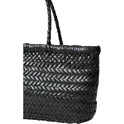 حقيبة كتف صغيرة سوداء مسطحة من الجلد بتصميم متشابك ومقبضين علويين للنساء