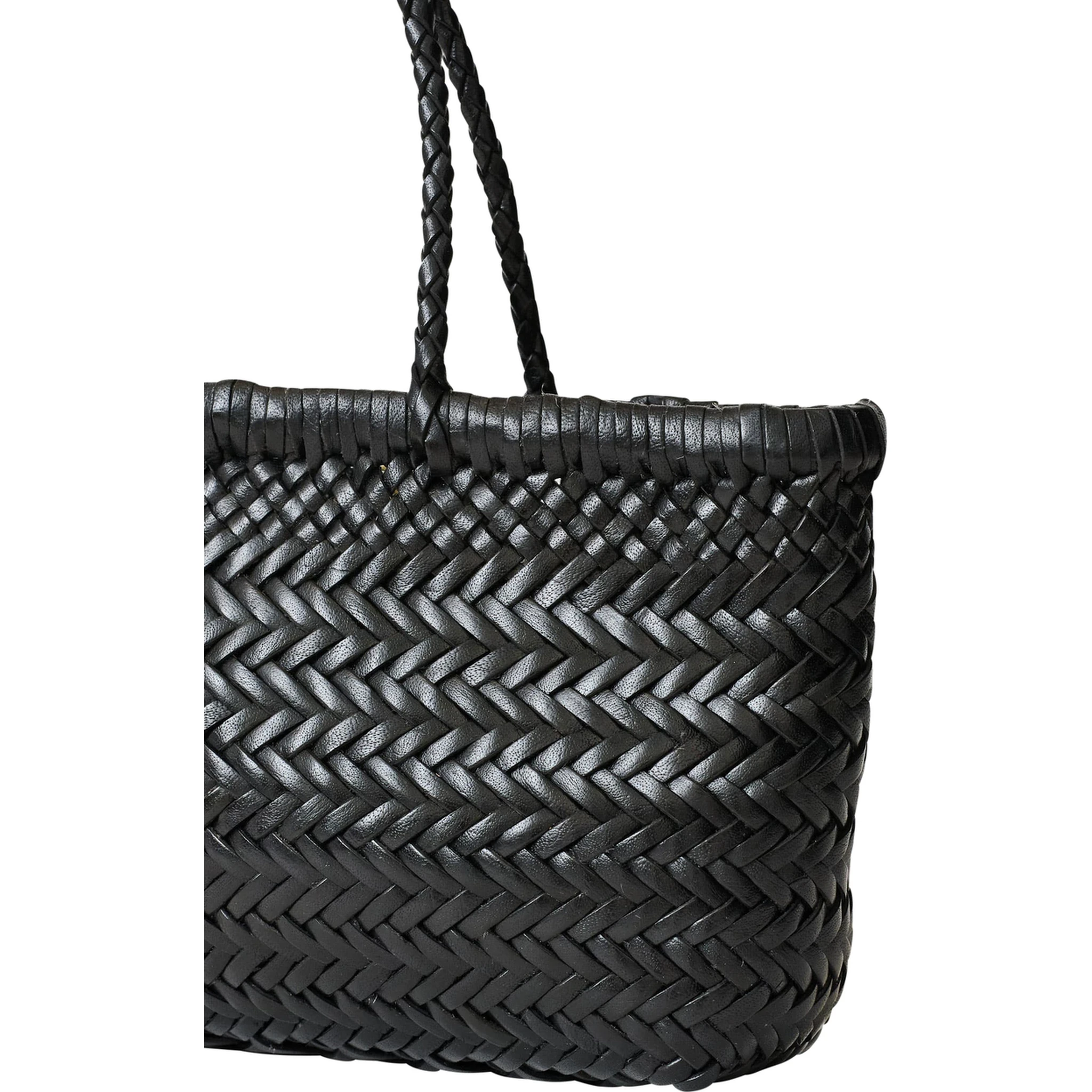 حقيبة كتف صغيرة سوداء مسطحة من الجلد بتصميم متشابك ومقبضين علويين للنساء