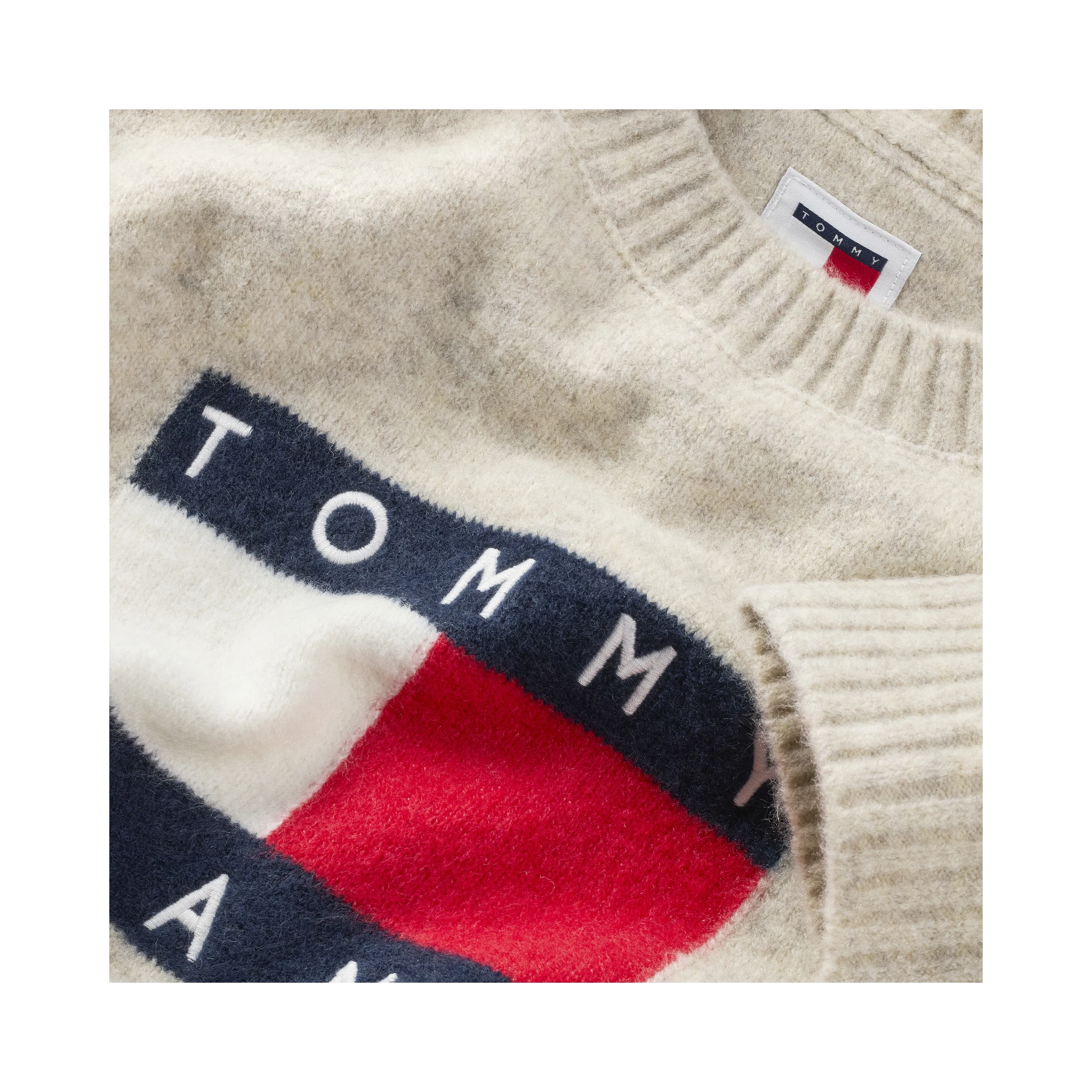 كنزات تومي جينز