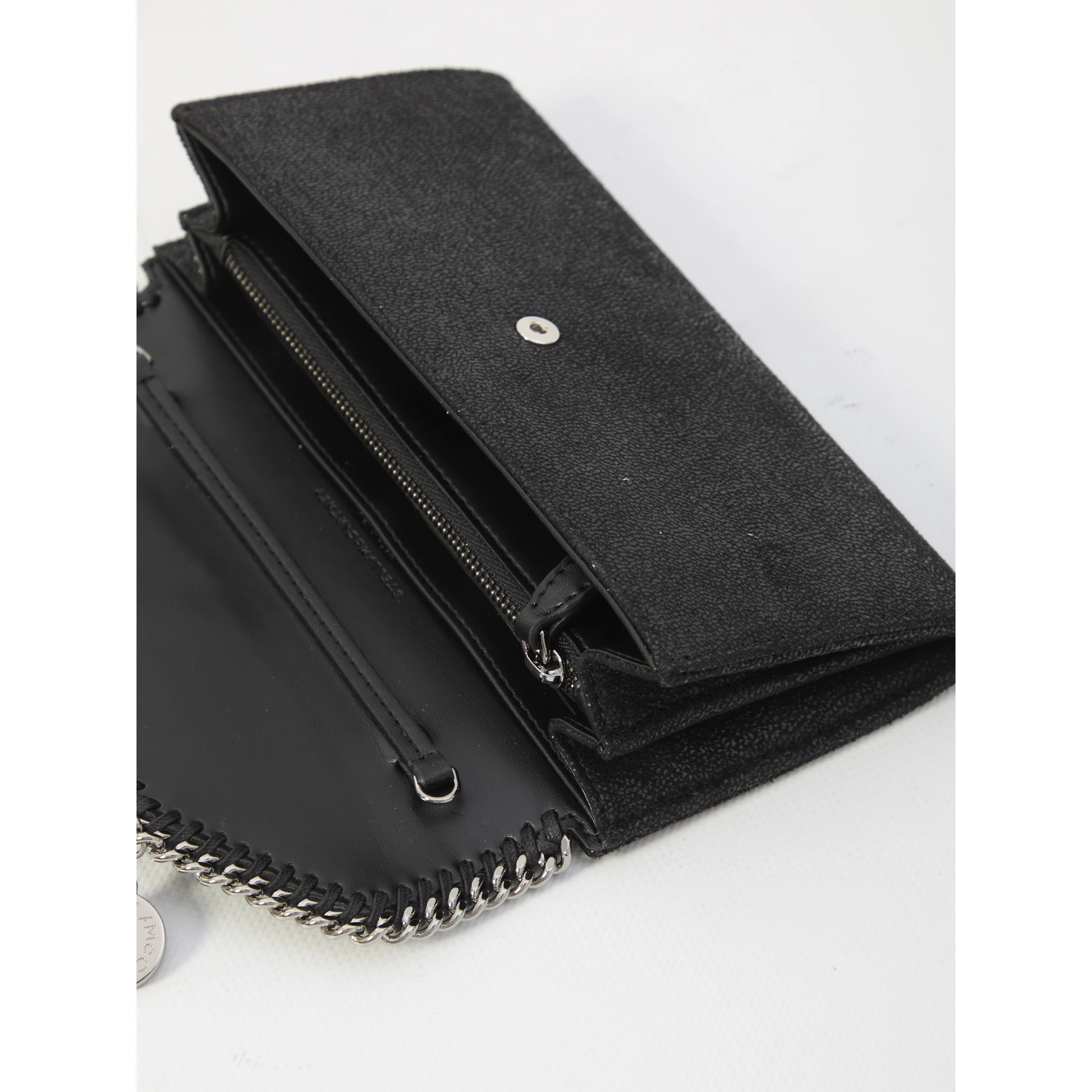 Falabella continental wallet on chain