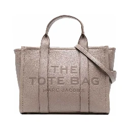 حقيبة يد متوسطة الحجم رمادية اللون، حقيبة كتف مزينة بشعار مارك جاكوبس، مصنوعة من الجلد المحبب، للنساء