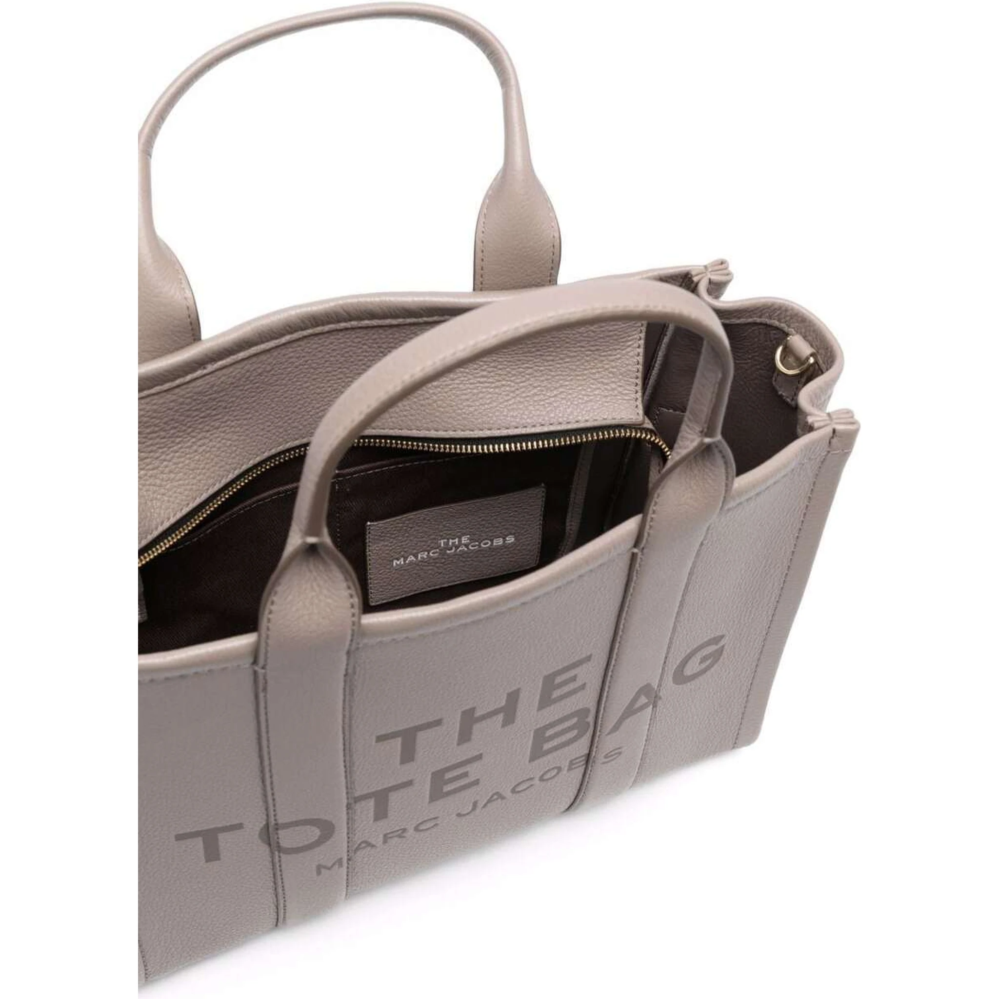 حقيبة يد متوسطة الحجم رمادية اللون، حقيبة كتف مزينة بشعار مارك جاكوبس، مصنوعة من الجلد المحبب، للنساء