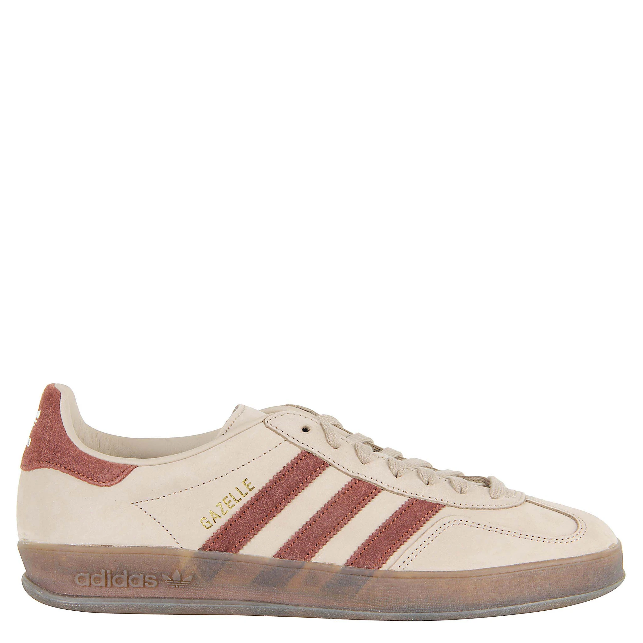 أحذية غزال بثلاثة خطوط