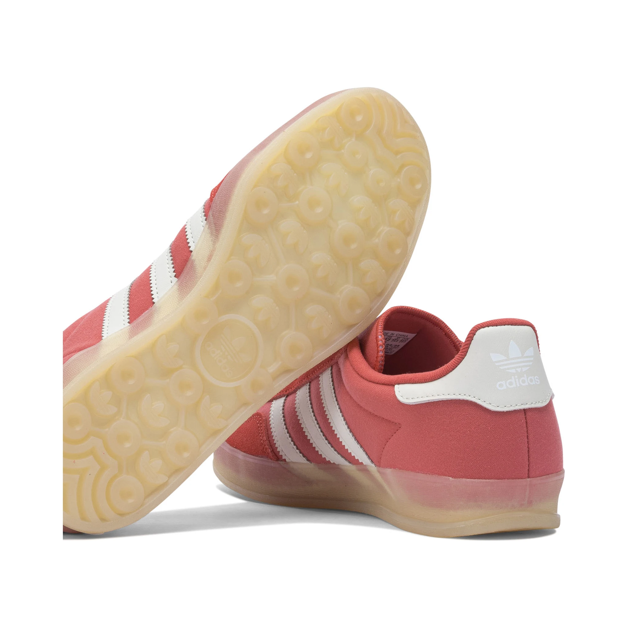 حذاء رياضي "غزال"