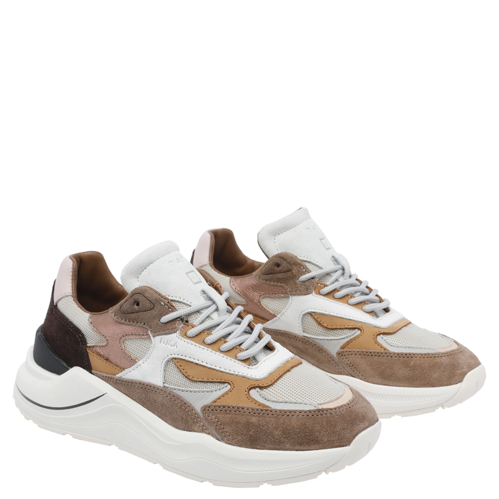 حذاء رياضي بيج من ديت