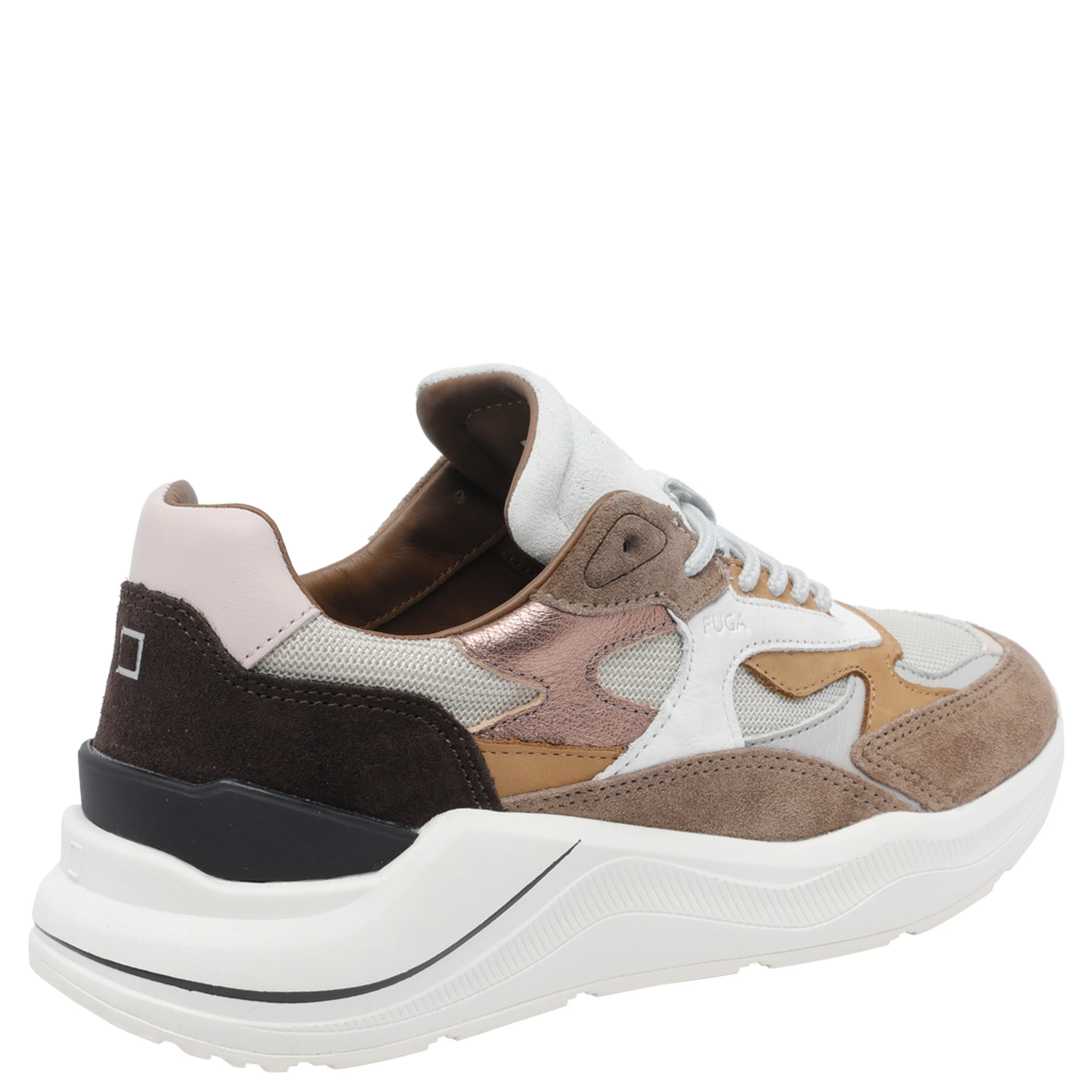 حذاء رياضي بيج من ديت