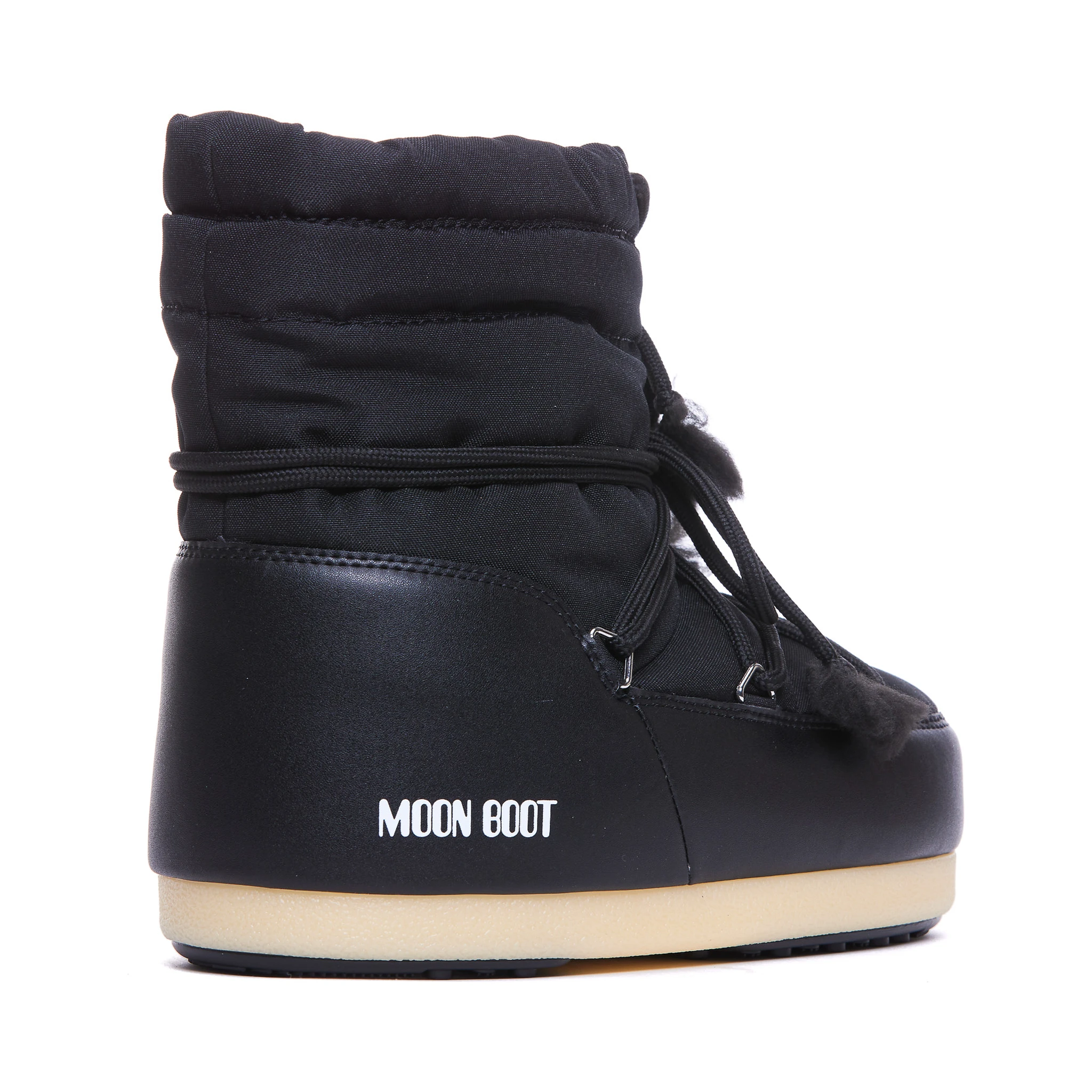 أحذية مون بوت سوداء