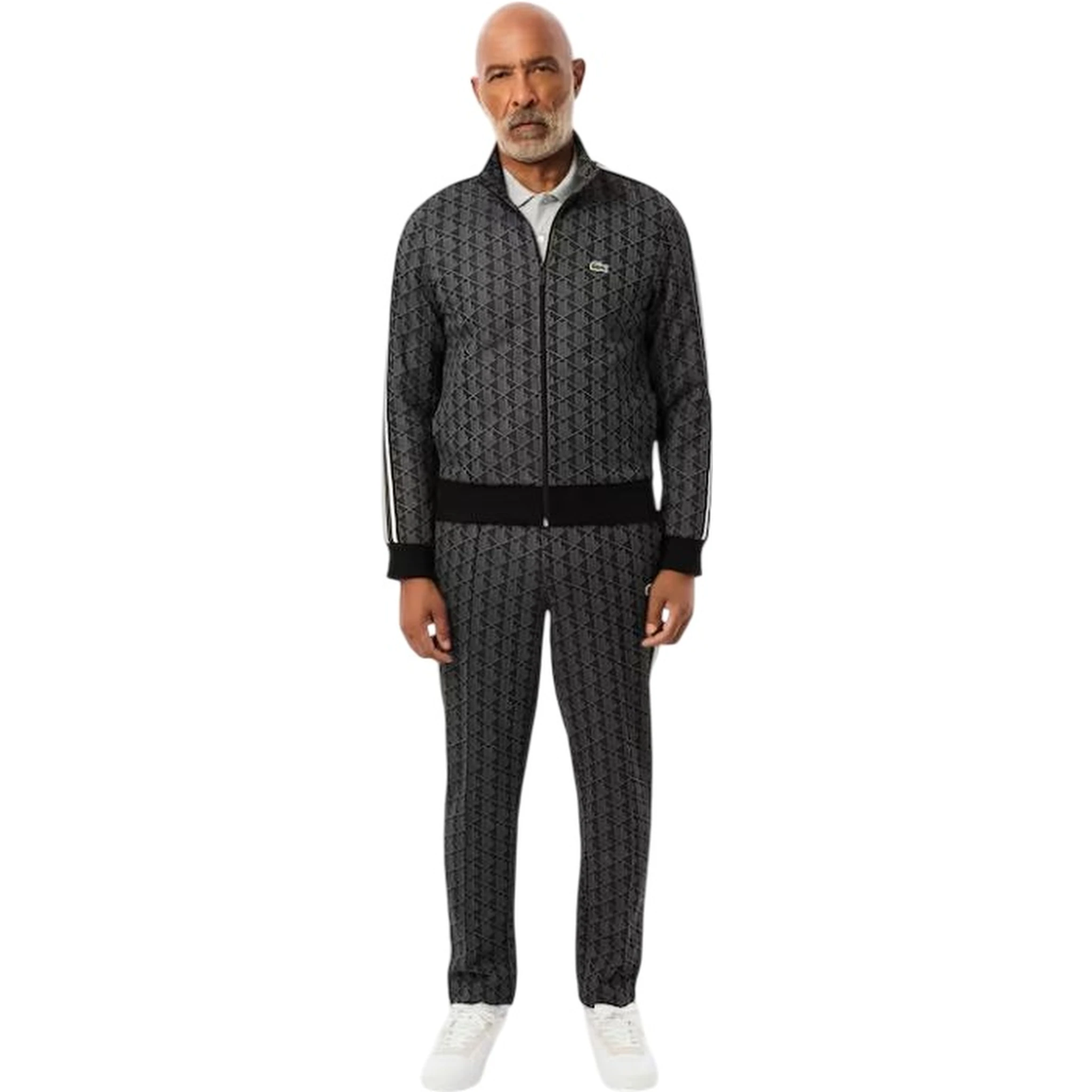 بنطال بخطوط جانبية بنمط هندسي