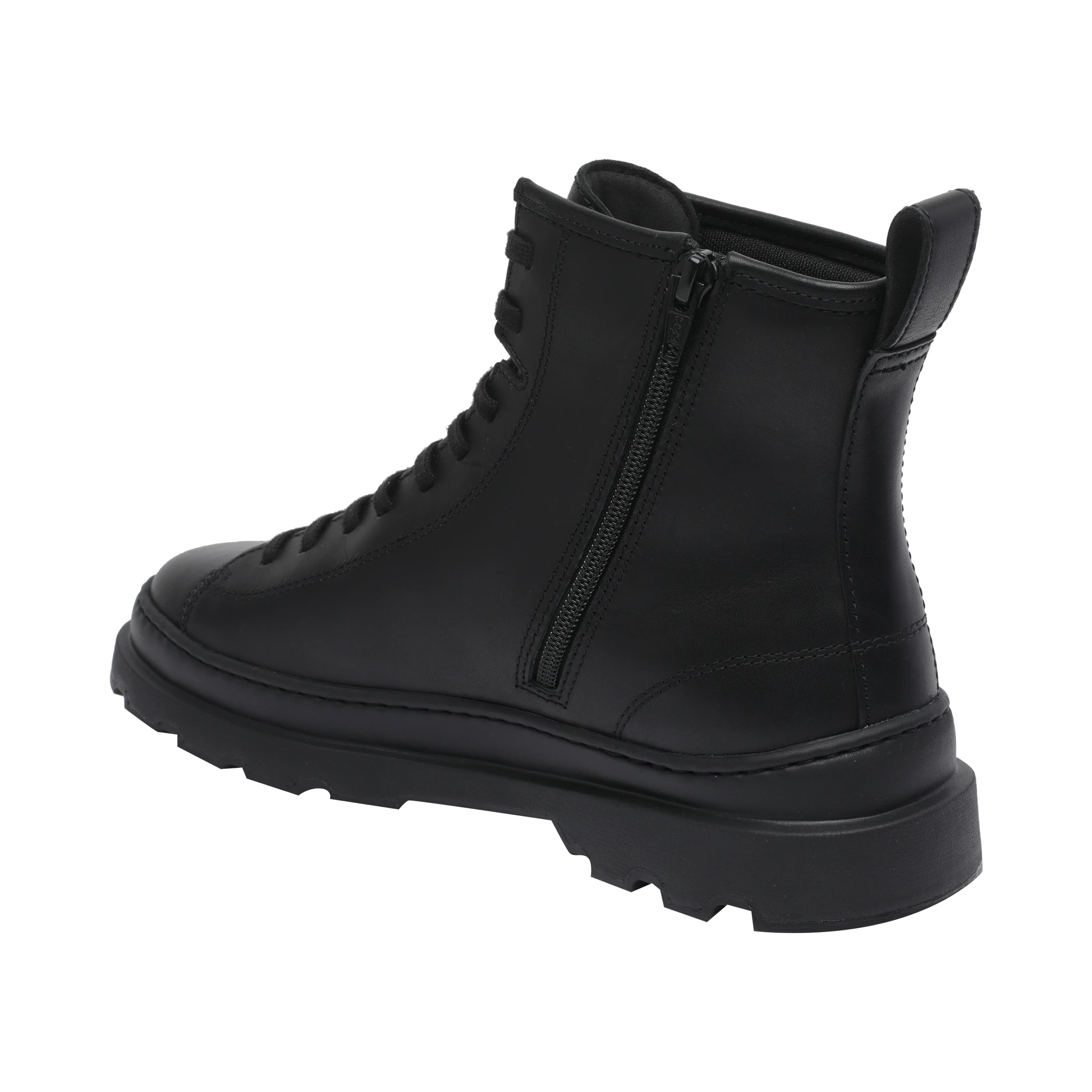 أحذية التخييم السوداء