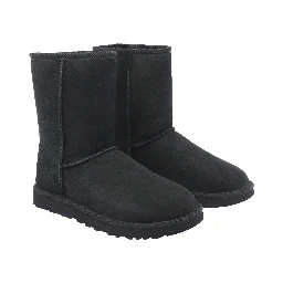 أحذية UGG سوداء