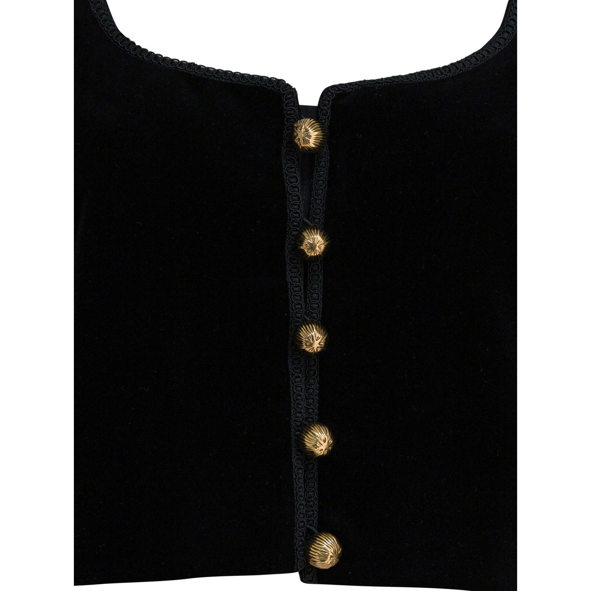 Cropped jacket with buttons