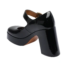 buckle-fastening platform pumps