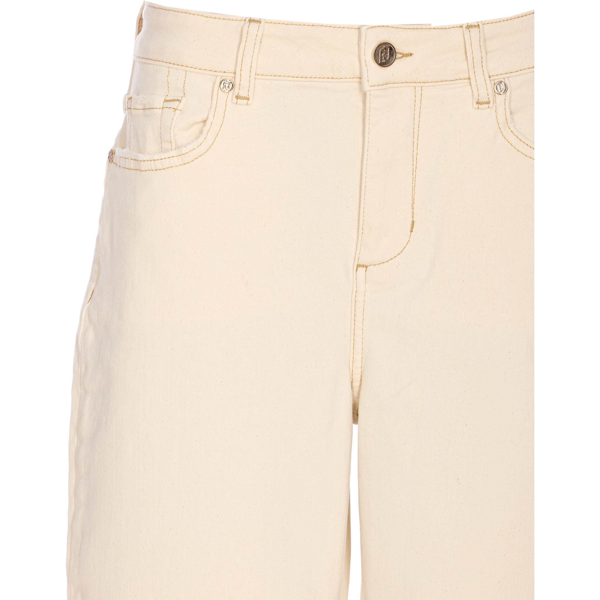 جينز ليو جو أبيض