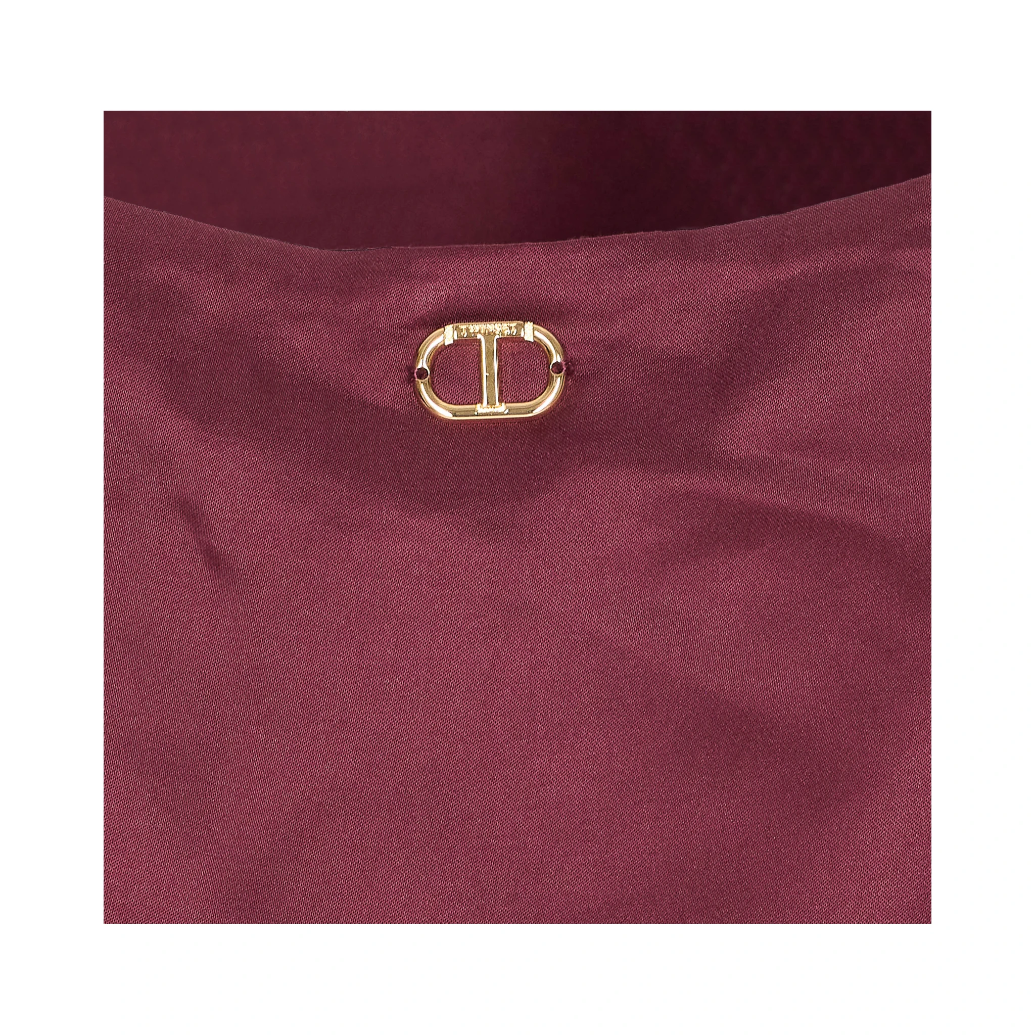 طقم علوي أحمر مكون من قطعتين