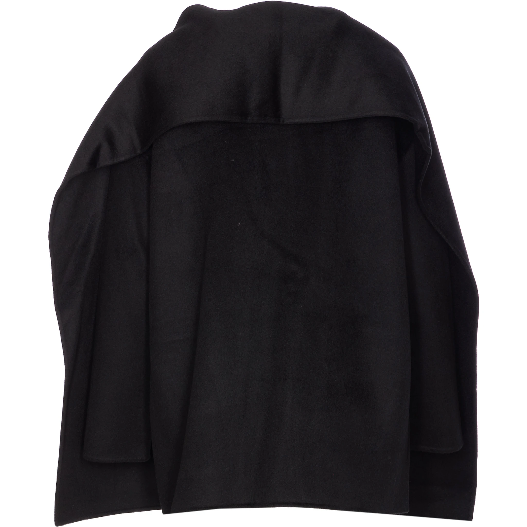 button-fastening cape coat