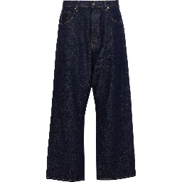 جينز أزرق بزهرة عباد الشمس