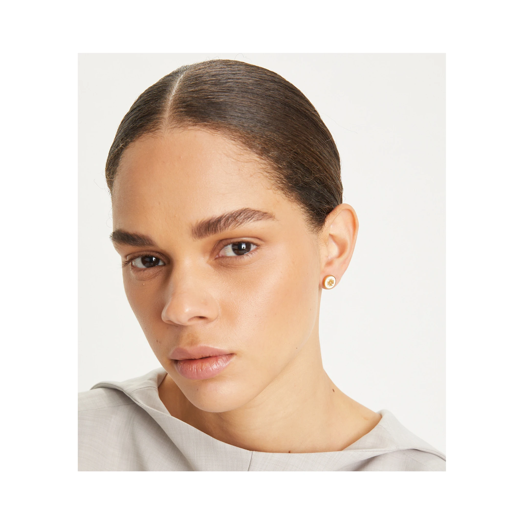 Metallic Earings with Circular Shape and Double T Motif in Brass Blend Woman