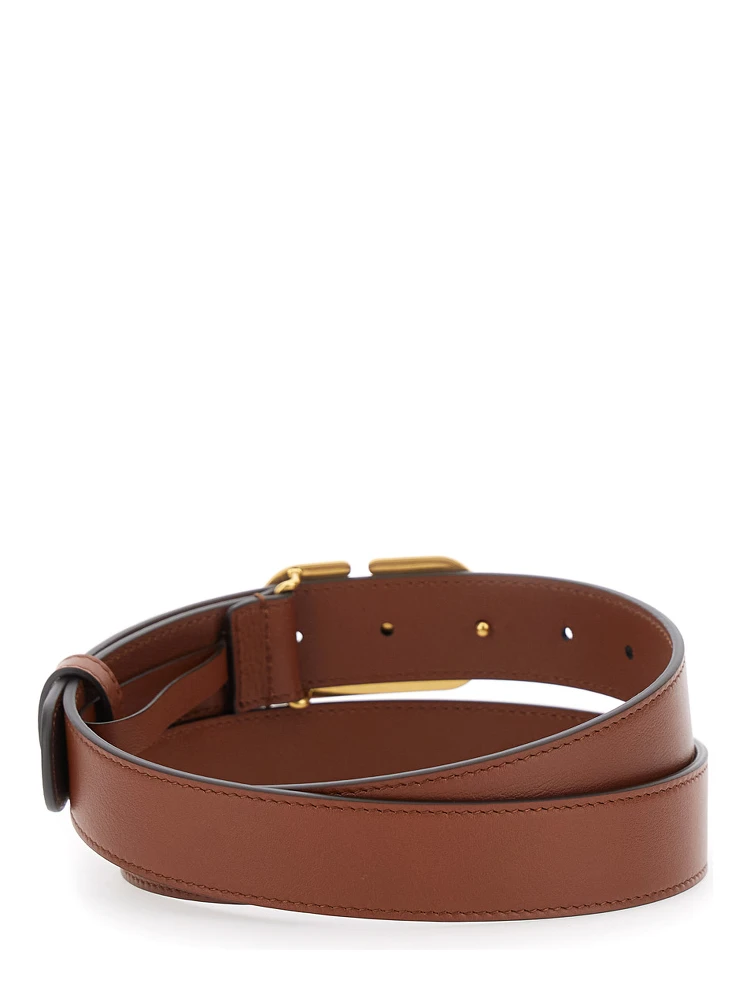 حزام بني اللون من الجلد المحبب، مزود بإبزيم على شكل حرف V. alternative
