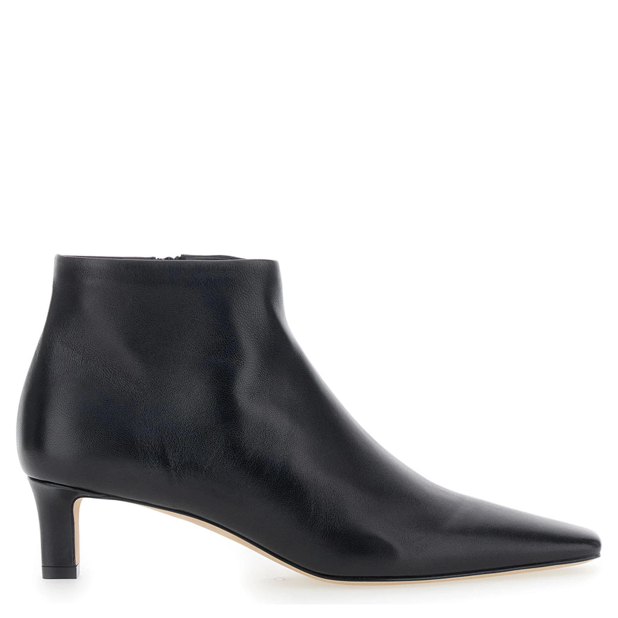Carla Black Ankle Boots with Pointed Toe in Leather Woman