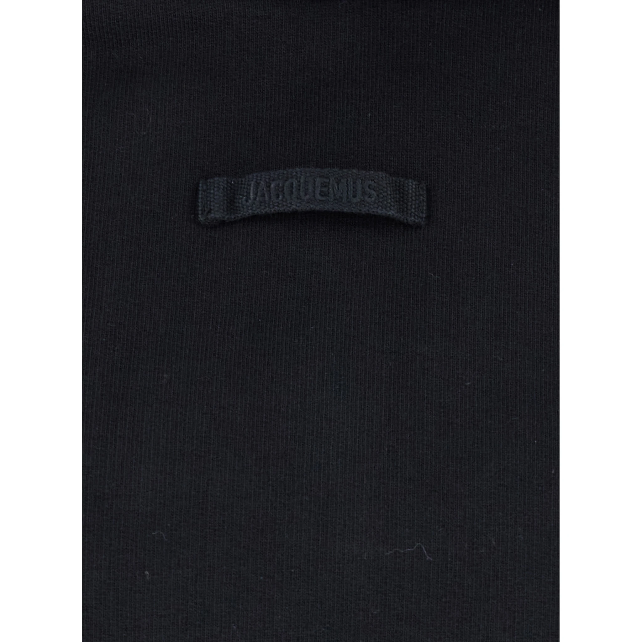 هودي قصير أسود من القطن المحبب، مزود برباط للغطاء وشعار في الأمام، للنساء