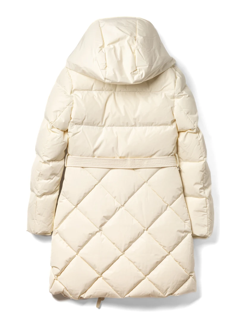 معاطف ماكاج بيضاء