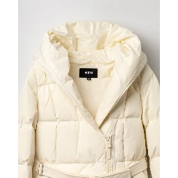 معاطف ماكاج بيضاء