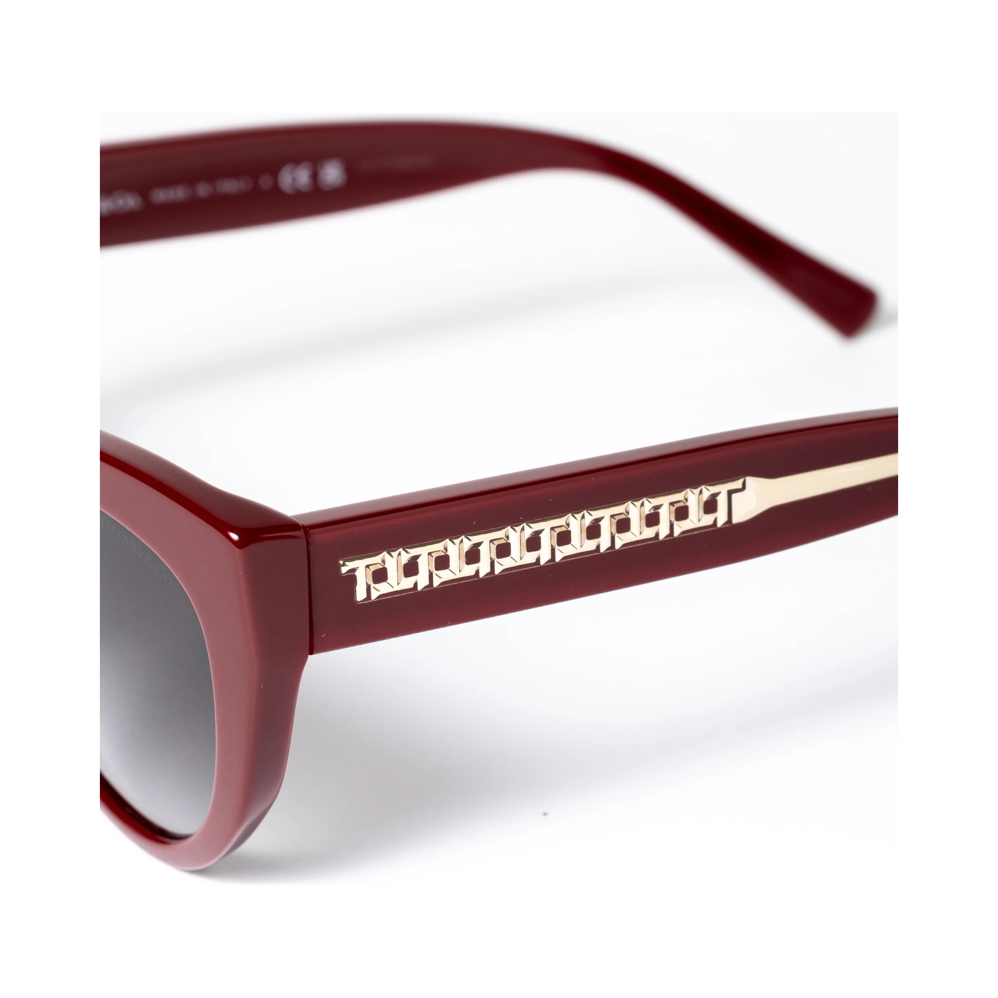 نظارات شمسية من تيفاني آند كو. باللون البنفسجي