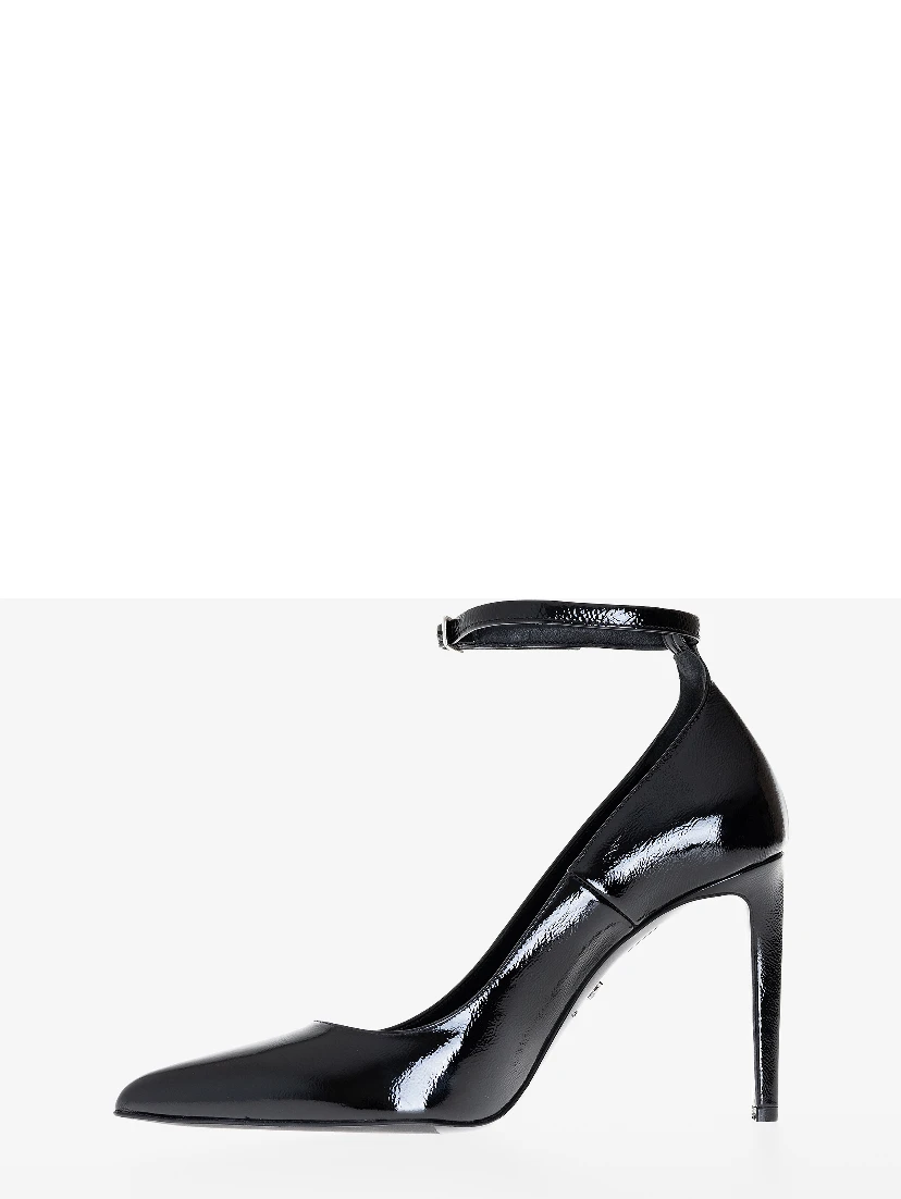Ami Paris With Heel Black