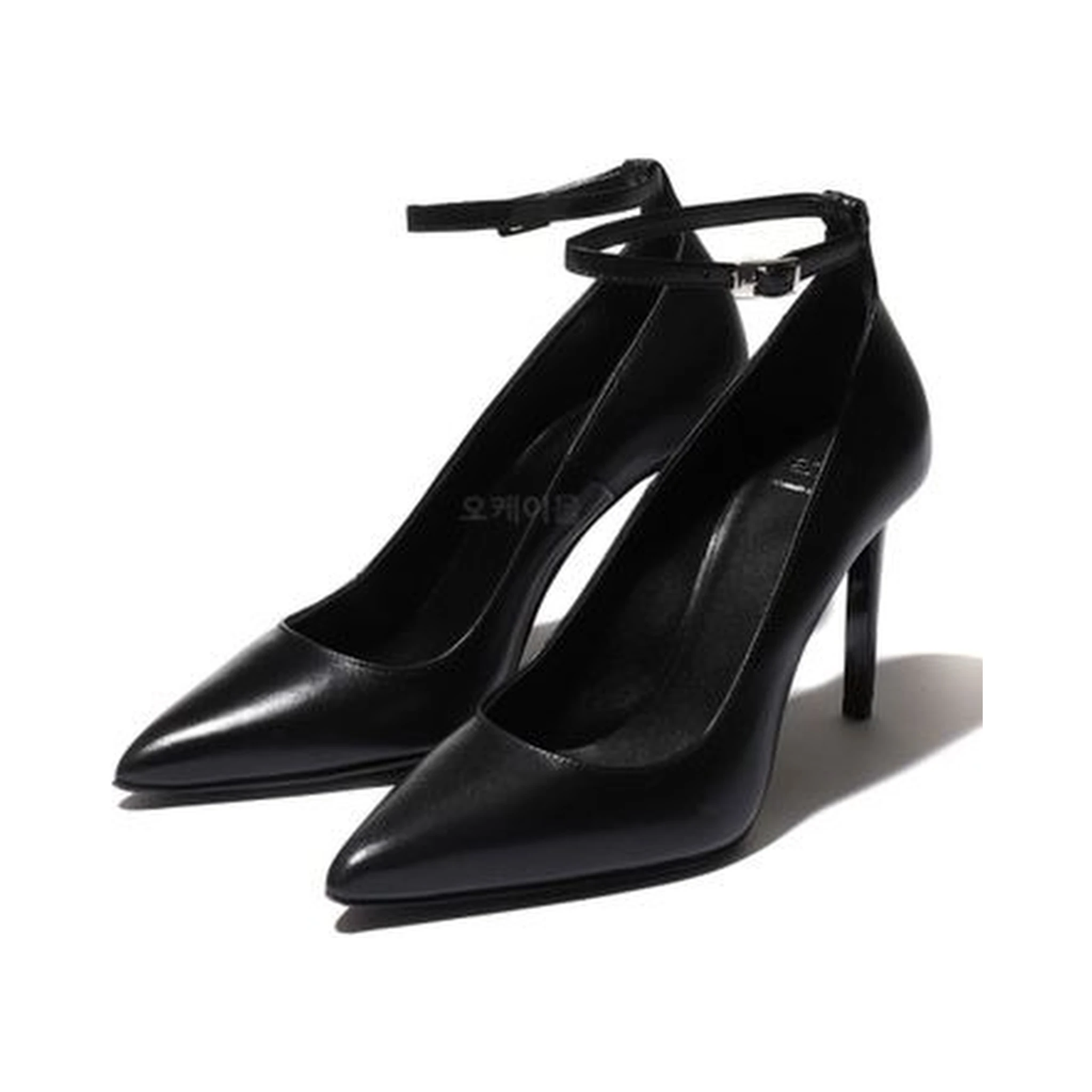 Ami Paris With Heel Black