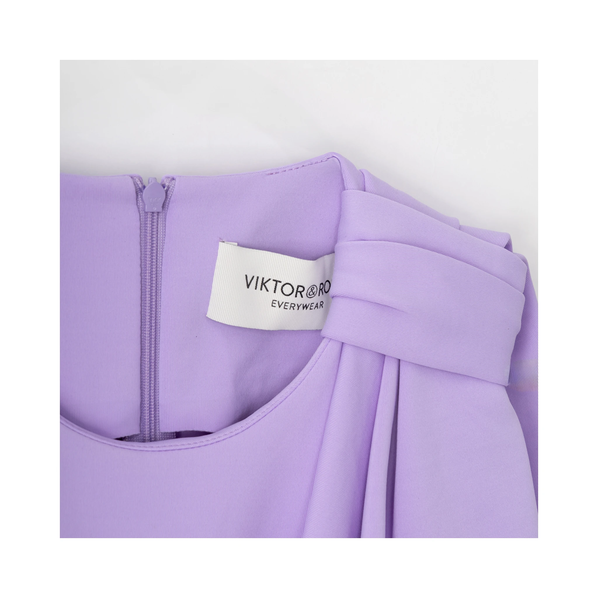 فساتين فيكتور آند رولف